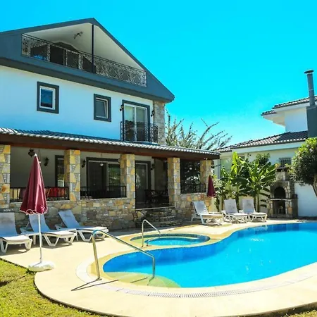 Villa Fireplace - Bbq - Sleeps 10 - Parking - Pool *