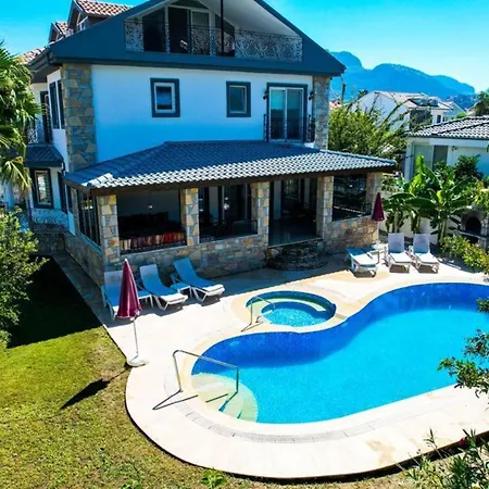 Fireplace - Bbq - Sleeps 10 - Parking - Pool Vila