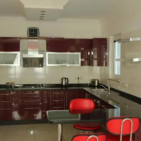 Villa Fireplace - Bbq - Sleeps 10 - Parking - Pool