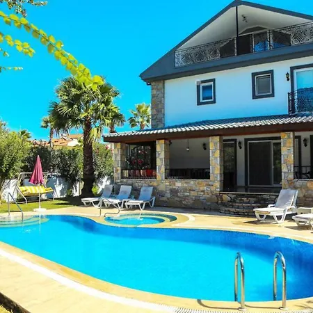 Fireplace - Bbq - Sleeps 10 - Parking - Pool Villa *