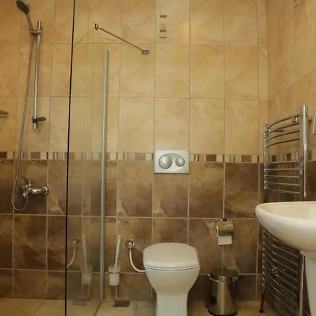 Fireplace - Bbq - Sleeps 10 - Parking - Pool Villa