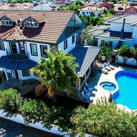 Villa Fireplace - Bbq - Sleeps 10 - Parking - Pool
